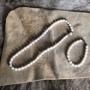 Pearl matching necklace and bracelet